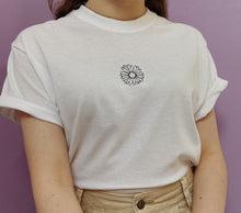 Load image into Gallery viewer, embroidered daisy t-shirt