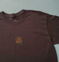 Load image into Gallery viewer, embroidered orange daffodil t-shirt