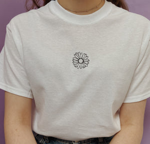 embroidered daisy t-shirt