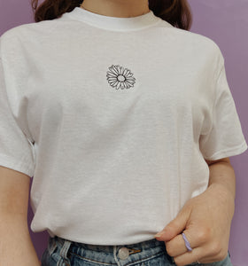 embroidered daisy t-shirt