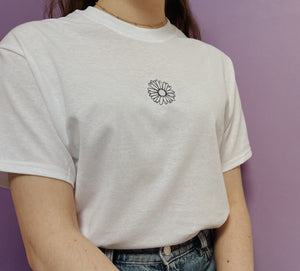 embroidered daisy t-shirt