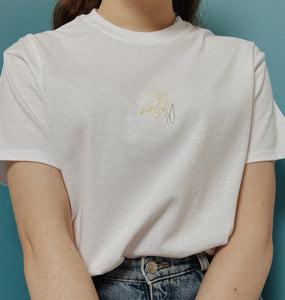 embroidered white daffodil t-shirt