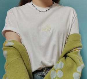 embroidered white daffodil t-shirt