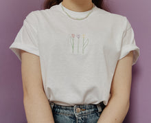 Load image into Gallery viewer, embroidered tulip t-shirt
